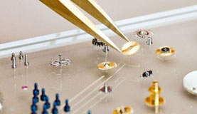 宁波积家指定维修门店打开表壳